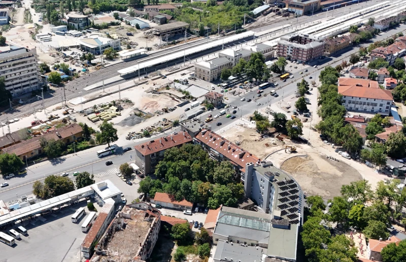 Първо в Plovdiv24.bg: Проходът под жп линиите на Гарата е готов