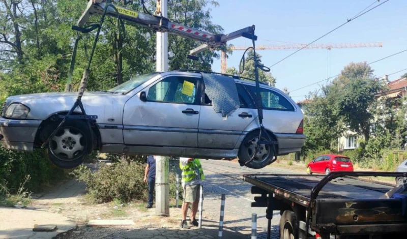 Вдигат принудително автомобили в столичния район "Лозенец"