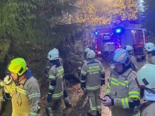 Самолет се разби в Алпите, над 100 спасители търсят оцелели