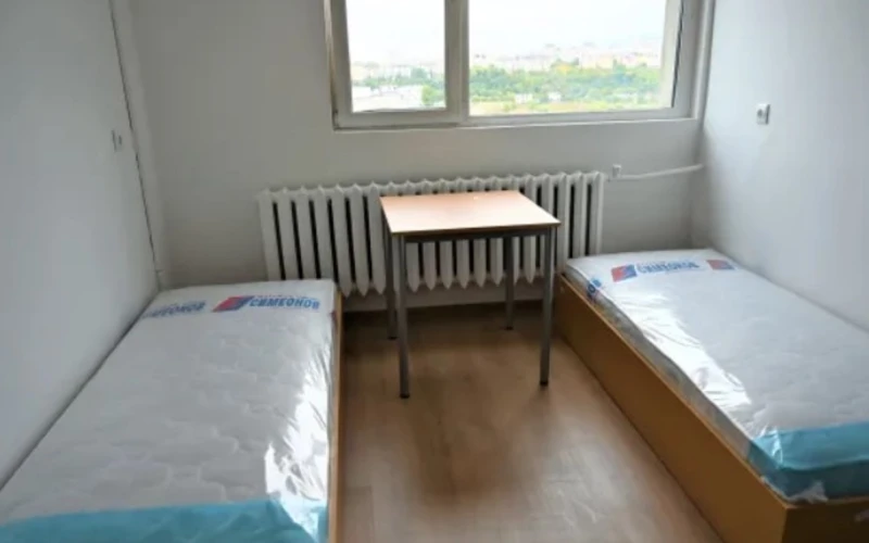 Десетки студенти няма да има къде да спят