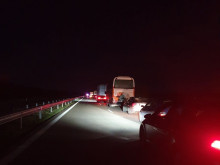 Катастрофа с поне пет автомобила блокира пътя между Созопол и Бургас