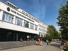 Човек е затиснат от падналата стена в НБУ