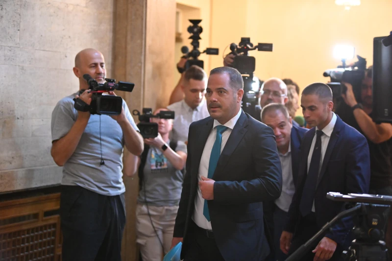 Калин Стоянов предаде поста