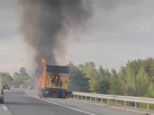 Камион гори на АМ "Струма" при Дяково