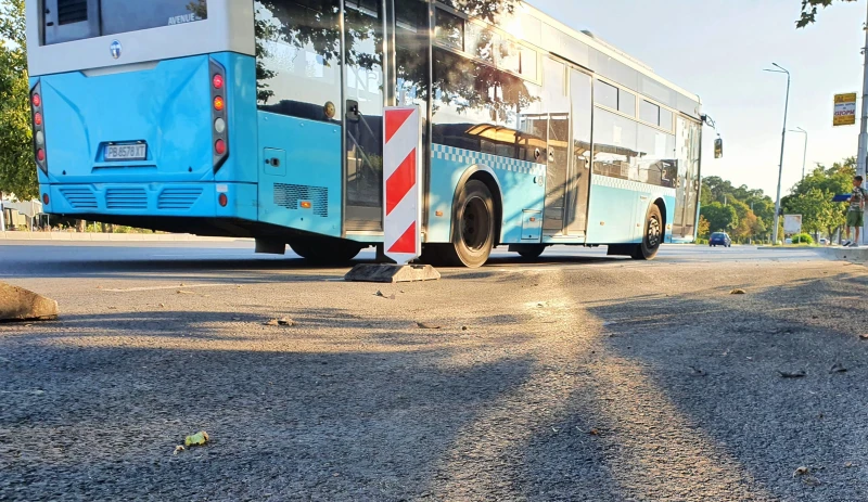 Абсурдно: Пловдивчанка чака 70 минути на спирката автобус, за да иде на работа