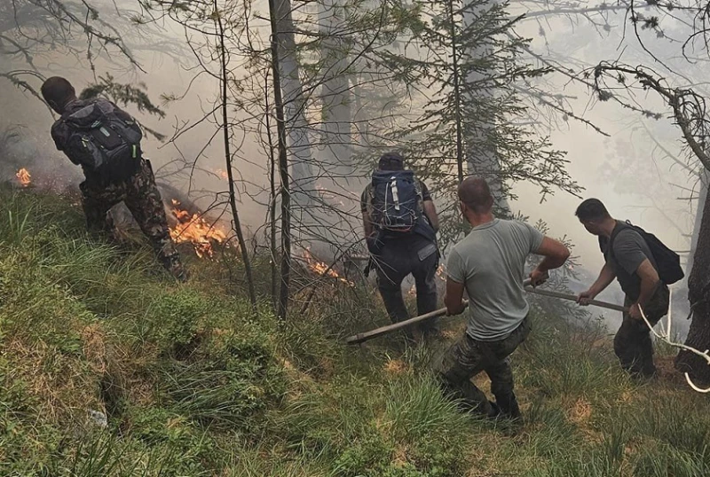 Продължава гасенето на двата пожара в Рила планина