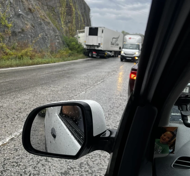 Катастрофата в Присовските завои е между два ТИР-а