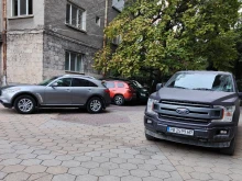 Има ли правилно паркиран автомобил на снимката?