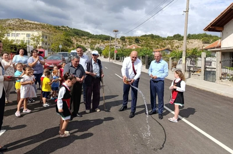 В Кърджалийско се радват на новоремонтирана улица