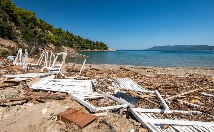 Предупреждения за опасно време в южната ни съседка