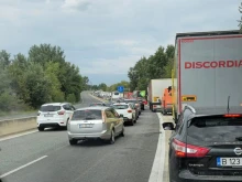 Километрична опашка към България на границата с Гърция