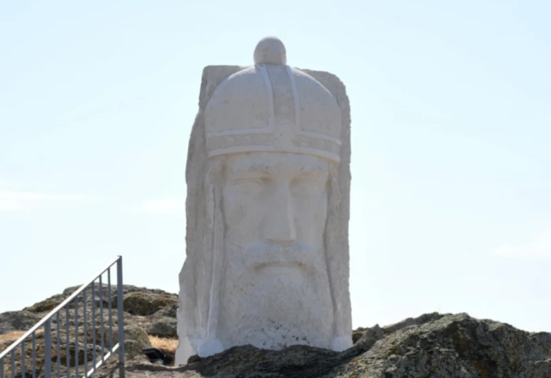 Край Бургас откриха паметник на цар Иван Александър