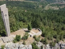 Оскверниха паметник край село Полетинци