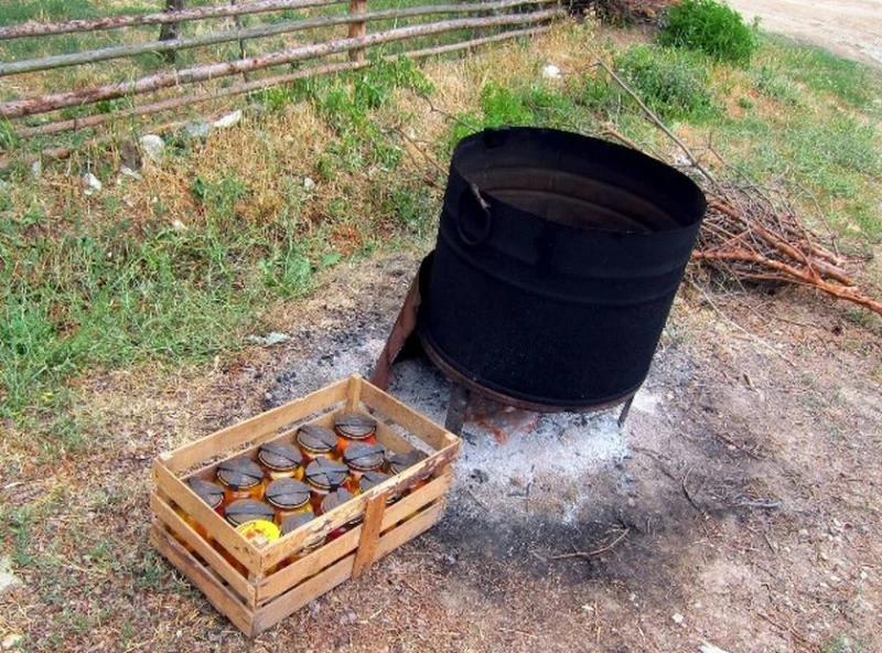 Жителка на монтанско село запали имота на съседка при варене на зимнина