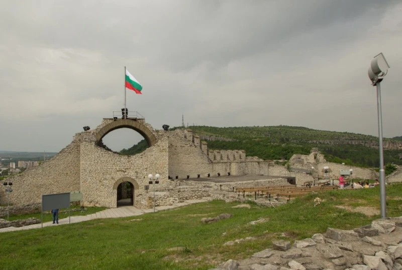 Ловешкият театър с две представления на сцената на средновековната крепост