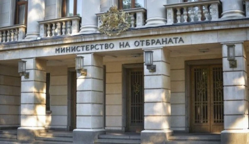 Освободили заместник-министъра на отбраната заради корупция?