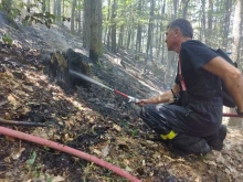 Доугасяват двата пожара в Рила планина