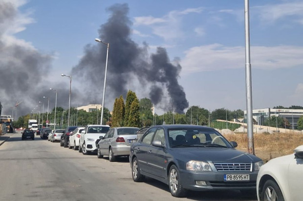 Пожар гори в северната част на Пловдив