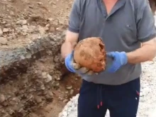 Багери изровиха човешки черепи в Родопите