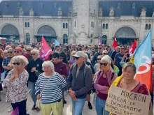 Хиляди протестират във Франция след назначаването на Мишел Барние за премиер