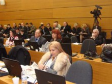 С 31 гласа "за" гласуваха и предложението за облигационния заем