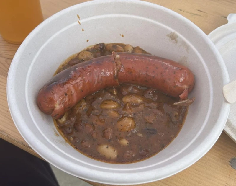 Пловдивчанин: Поне бобът беше вкусен, ако бяха се сетили да обелят и наденицата...