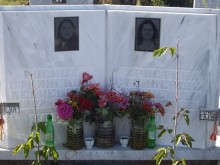 Пет години от смъртта на Росица и Христина Белнейски 