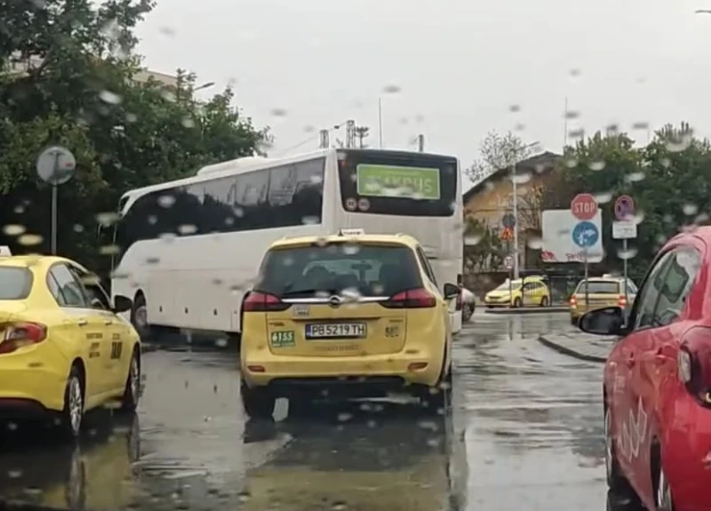 Шофьор на автобус с безскрупулна маневра в Пловдив