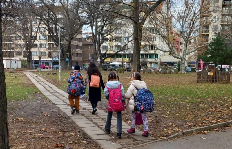 Българчетата не ходят на училище между 100 и 120 дни на година