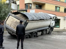 Не минавайте през ул. "Каймакчалан" в "Редута" в София: Асфалтът е пропаднал