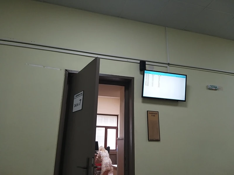 Мъж махна 2 колчета и 24 болтчета, за да стигне до имота си, съдят го