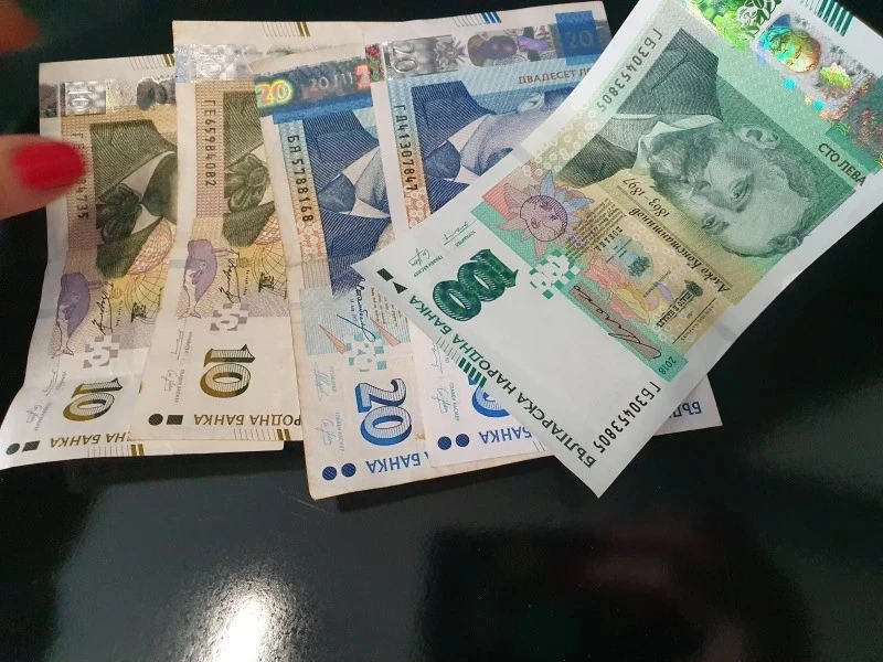 Средната работна заплата расте с двуцифрен процент