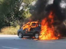 Автомобил гори близо до столицата