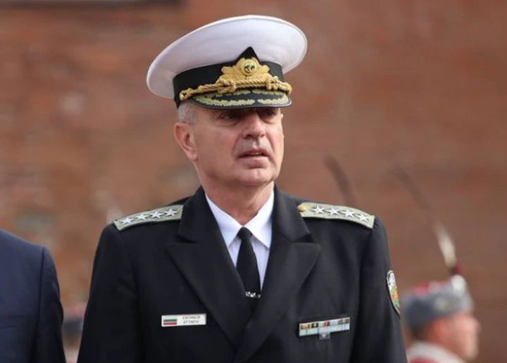 Вдовицата на загиналия край Шабла пилот за двама шефове на ВВС: Началникът на отбраната и "Най-висшият" не стават