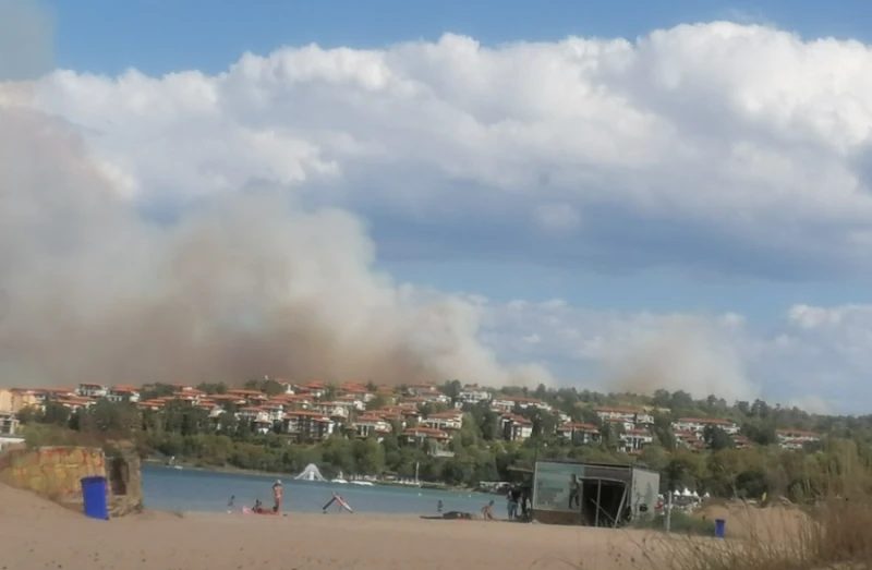 Пожарът в Созопол е напълно овладян