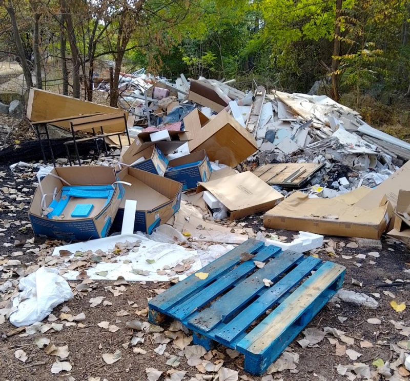 Потресаваща мръсотия край Марица помрачи разходката на пловдивчанин
