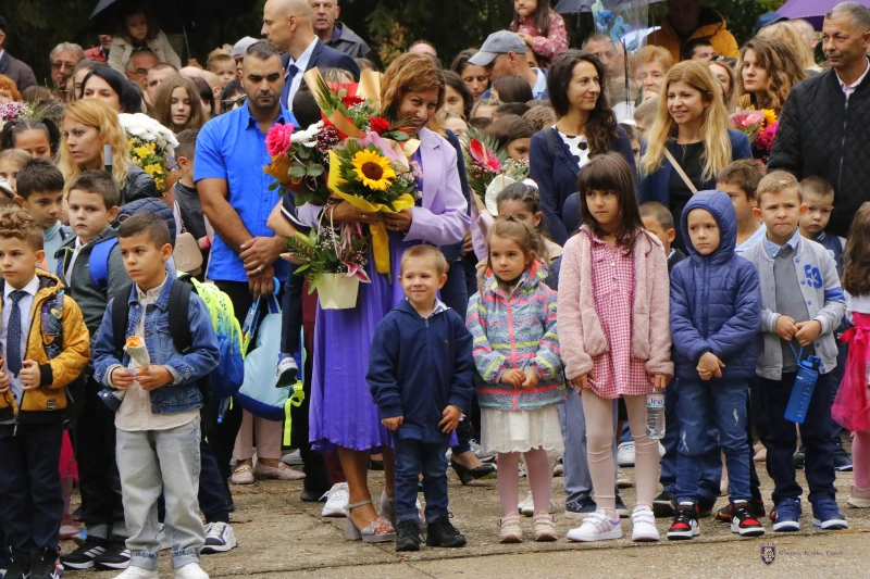 Близо 9000 деца и младежи прекрачиха училищния праг във Велико Търново и общината