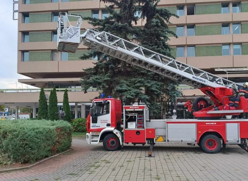 Пожар избухна в кооперация в центъра на Велико Търново