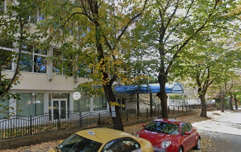 Пловдивски лекари се борят за живота на бебе, след като майка му скочи заедно с него от третия етаж