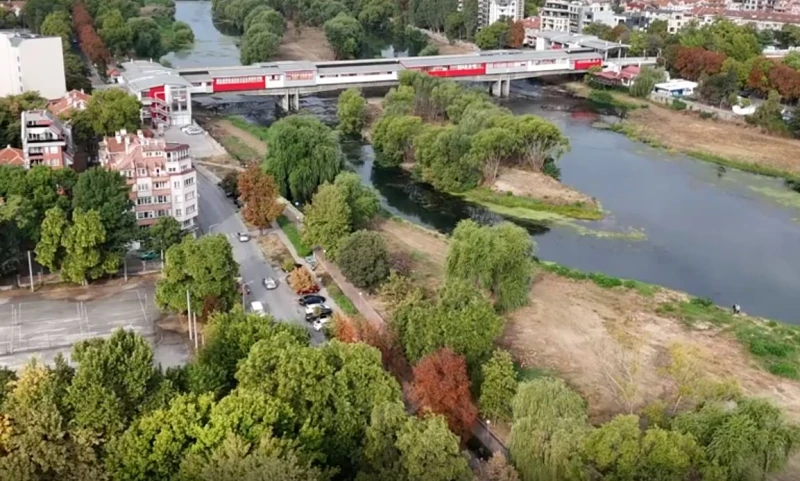 Това ли е почистената река Марица?