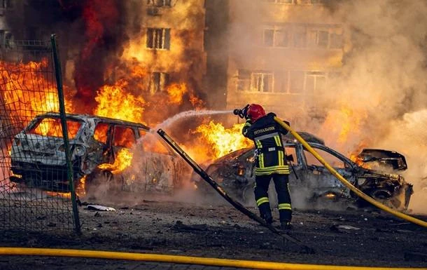 Зеленски: Русия е хвърлила повече от 900 КАБ-ове и около 400 дрона "Шахед" срещу Украйна за една седмица