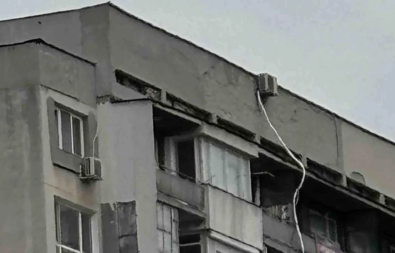 Снимка на странно монтиран климатик в Пловдив тотален хит в мрежата