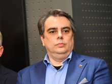 Асен Василев с прогноза за данъците
