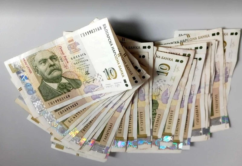 Предлагат по-високи вноски за пенсия и нова формула за минималната заплата