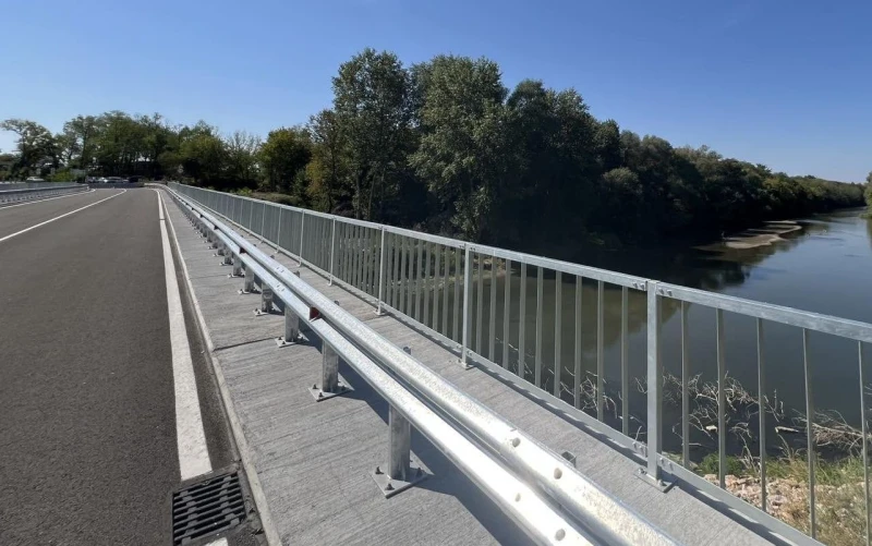 Пуснаха движението по новия мост над река Марица
