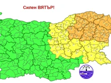 Опасното време продължава и утре: Ето кои области са предупредени