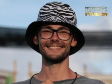 Контузен крак изигра лоша шега на участник в "Островът на 100-те гривни", тръгна си