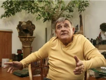 Джеки Стоев: Автомобил ми мина през краката, сега съм с патерици