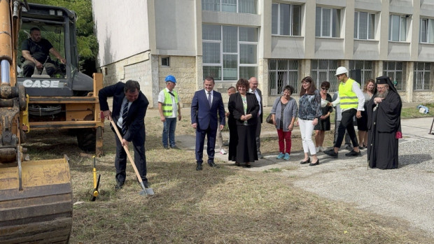 ОУ "Никола Обретенов" в Русе ще има нов физкултурен салон и топла връзка