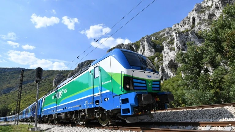 Търсят се повече от 2300 служители, заплатата - 2400 лева